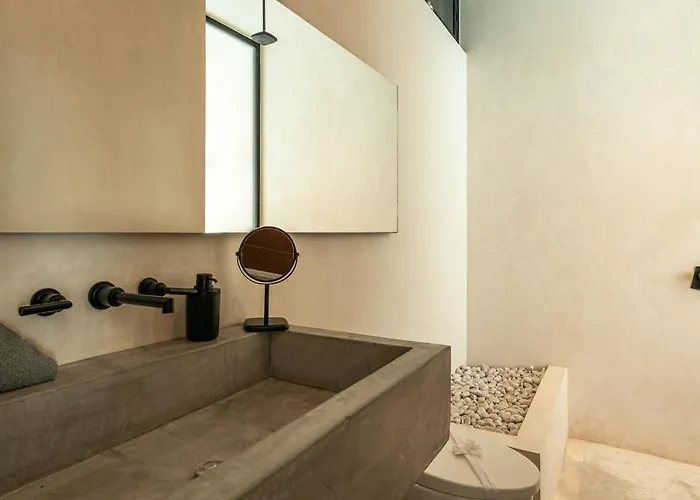 Boho Chic 5 Bedroom Private Pool & Roof Bar *