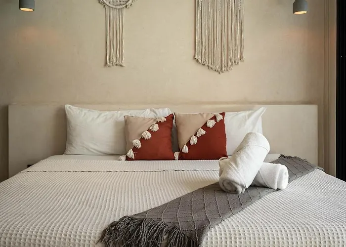 Boho Chic 5 Bedroom Private Pool & Roof Bar *